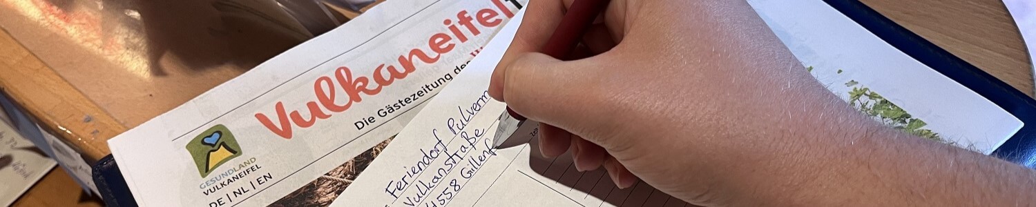 Einen Brief schreibende Hand